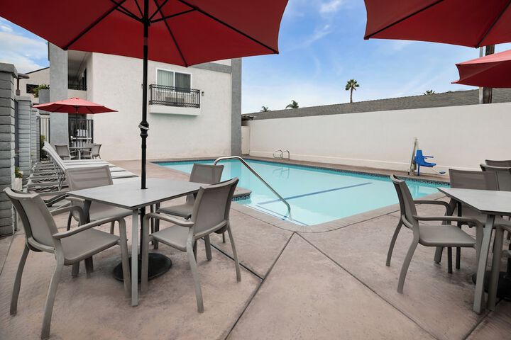 Pool 4 of 30