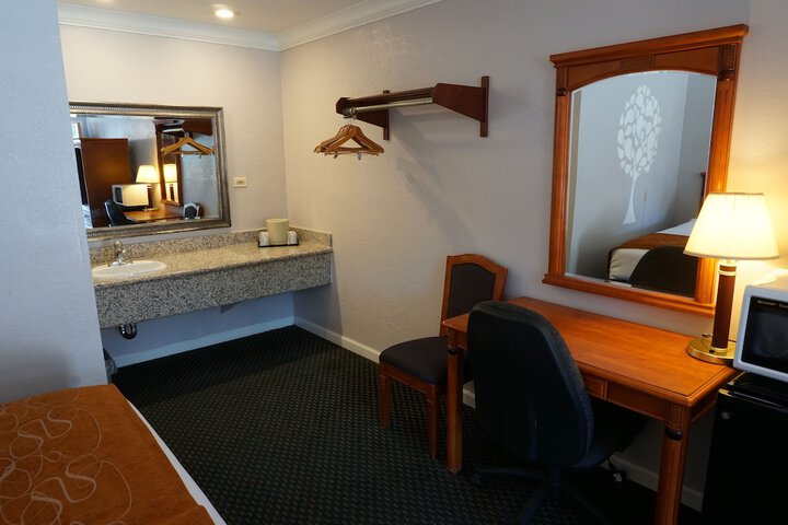 Room 11 of 34