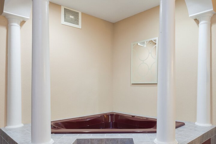 Room 9 of 36