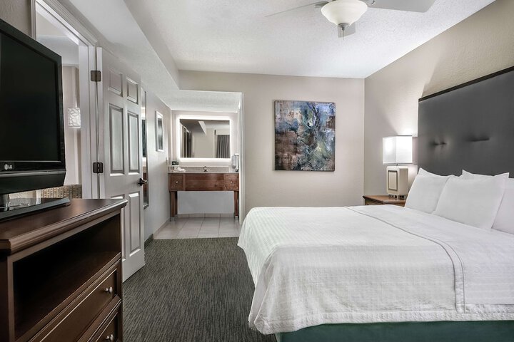 Room 8 of 24