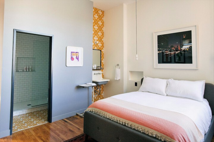 Room 25 of 105