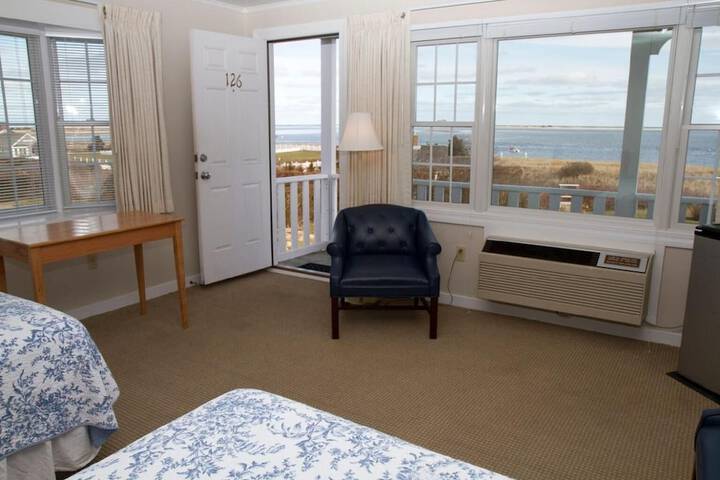 Room 12 of 48