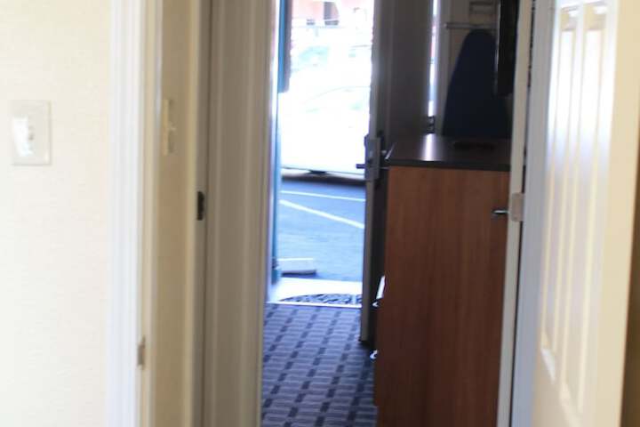 Room 42 of 76