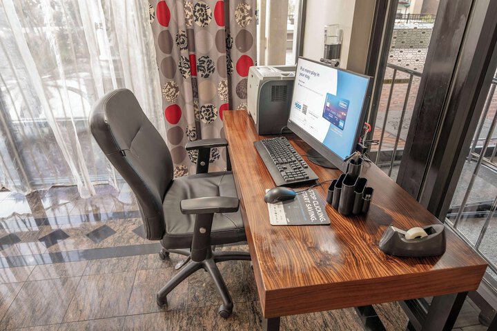 Business Center 21 of 23