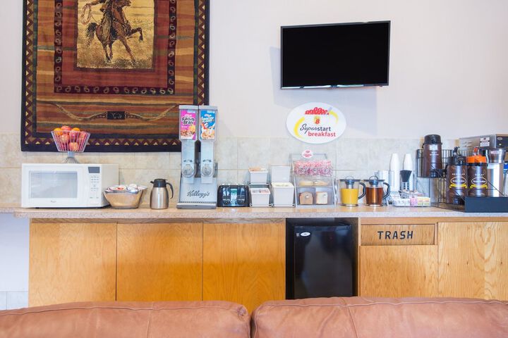 Breakfast/Coffee Service 18 of 19