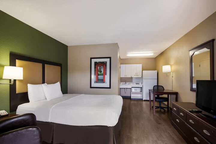 Room 17 of 38