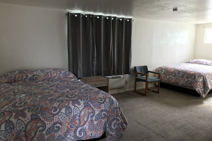 Room 4 of 16