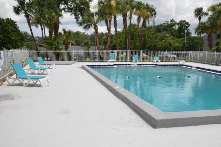 Pool 4 of 27