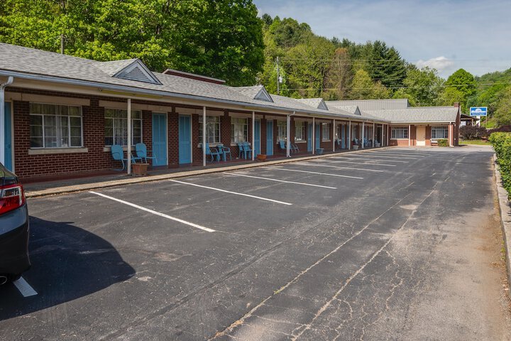 Parkway Inn