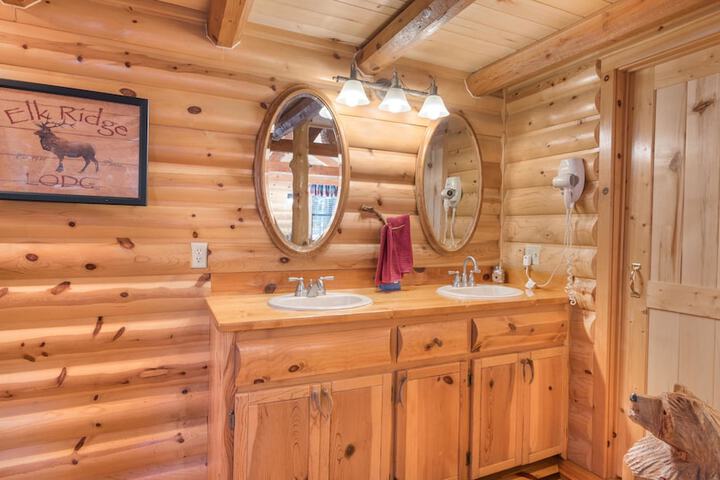 Upper Canyon Inn & Cabins