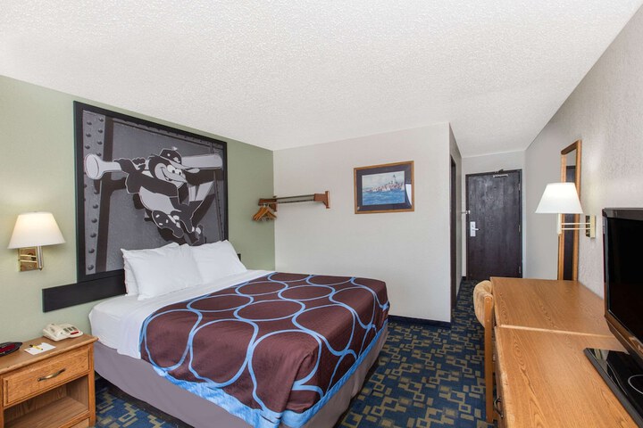 Room 7 of 16