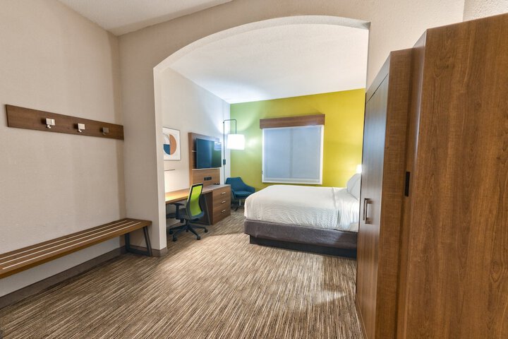 Room 11 of 69