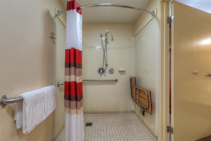 Room 18 of 28