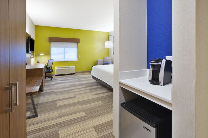 Holiday Inn Express Hotel & Suites Rochester - Victor by IHG