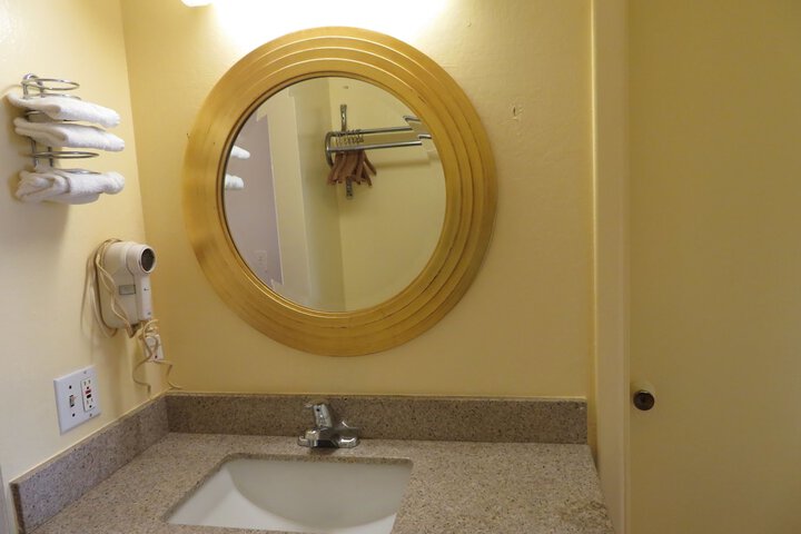 Room 8 of 28