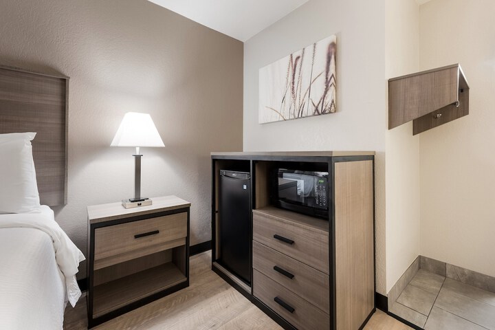 Room 12 of 30