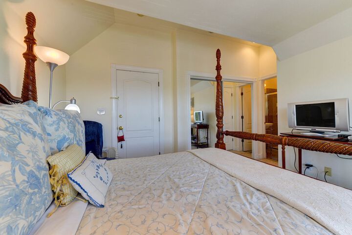 Room 30 of 106