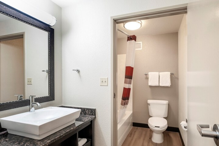 Room 33 of 42