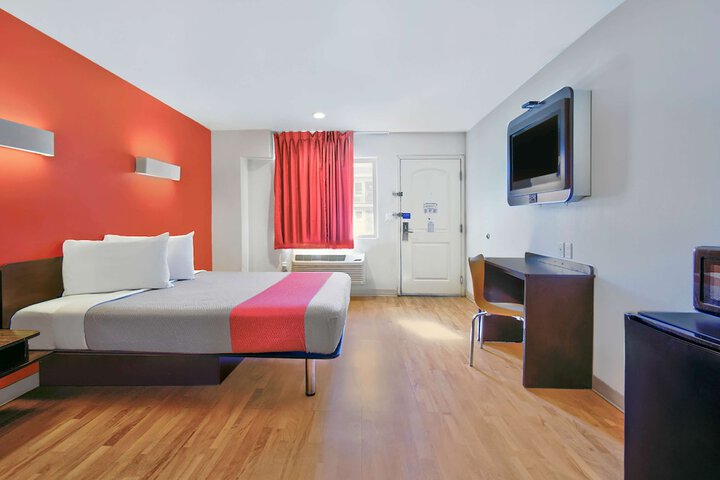 Room 25 of 27