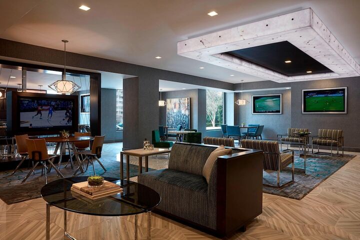 Lounge 68 of 79