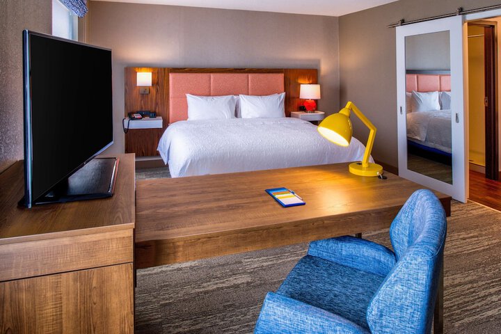 Room 32 of 59