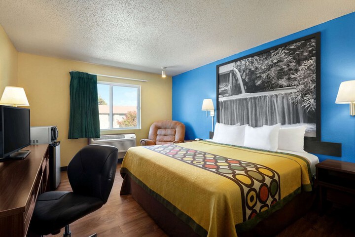 Room 7 of 16