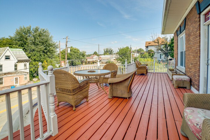 Inviting Connellsville Getaway w / Deck!