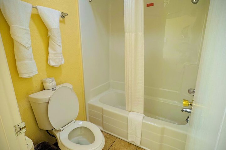Room 10 of 24