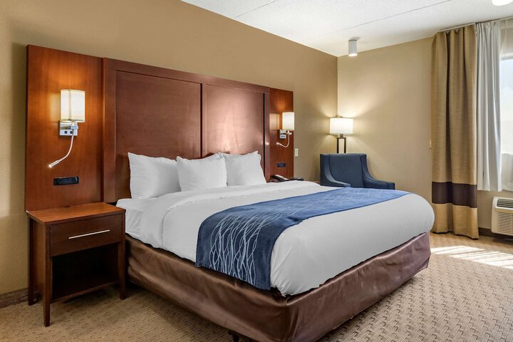 Room 6 of 32