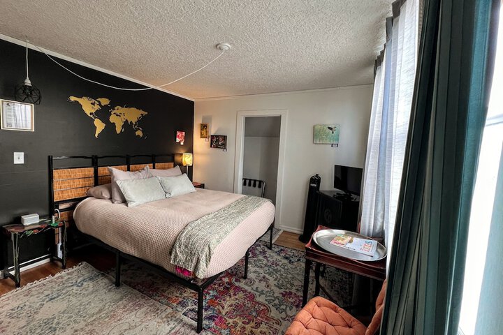 Room 4 of 28