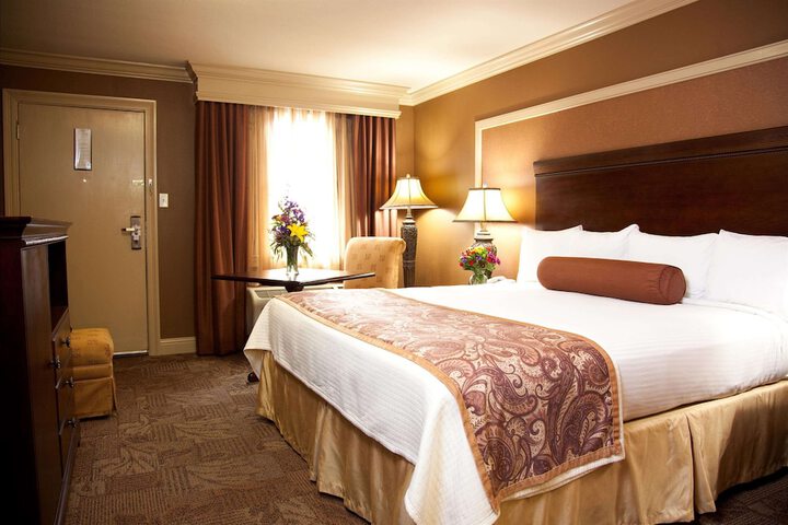 Room 13 of 30