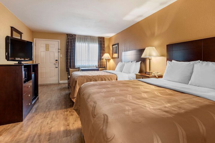 Room 21 of 32