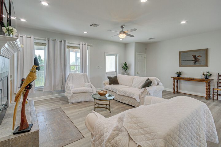 Waveland Vacation Rental - Walk to the Beach!