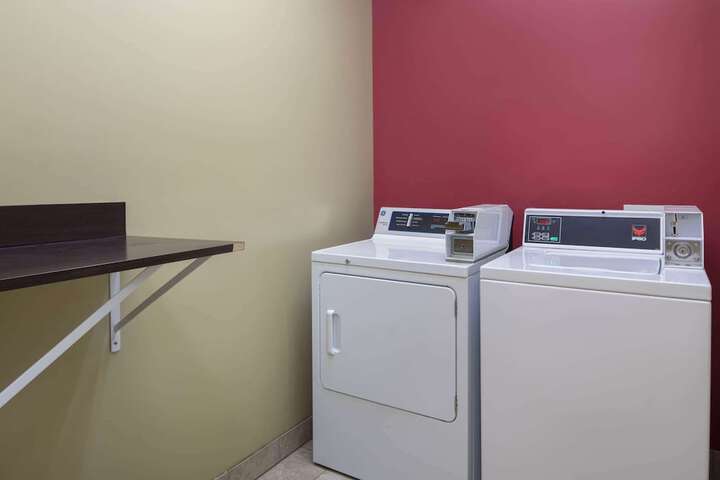 La Quinta Inn & Suites by Wyndham Atlanta-Union City