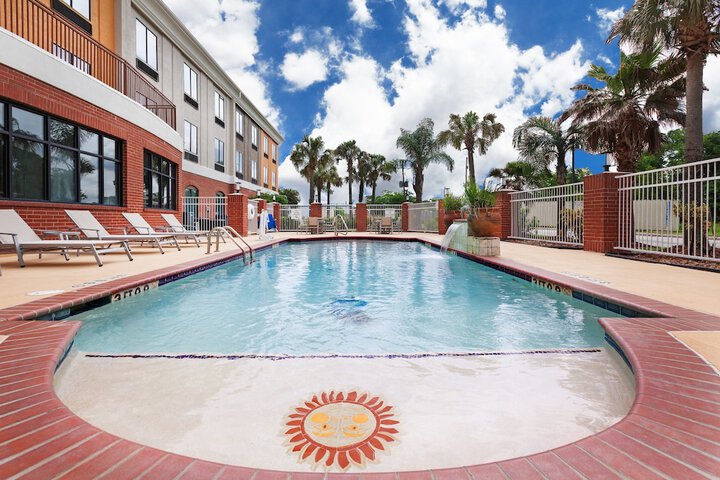 Pool 12 of 42