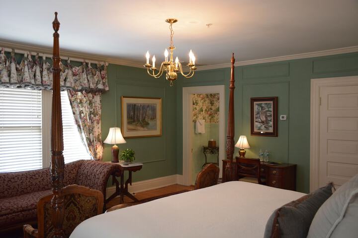 Room 38 of 151