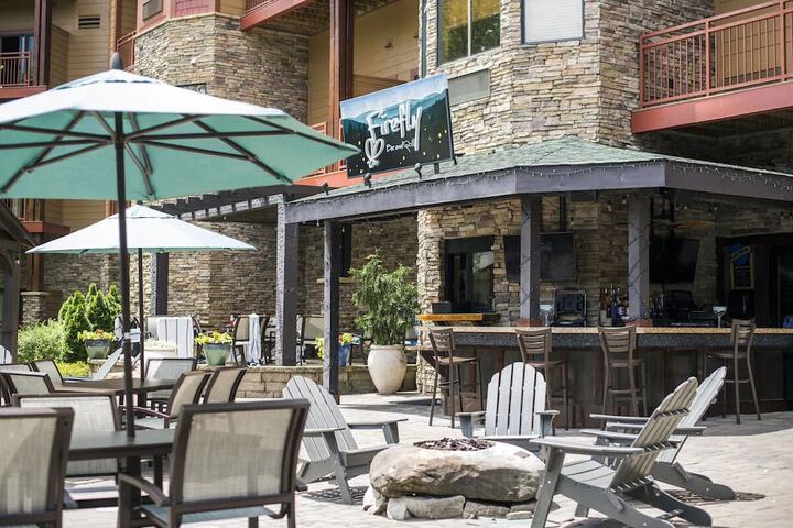 Wilderness at the Smokies – River Lodge Suites