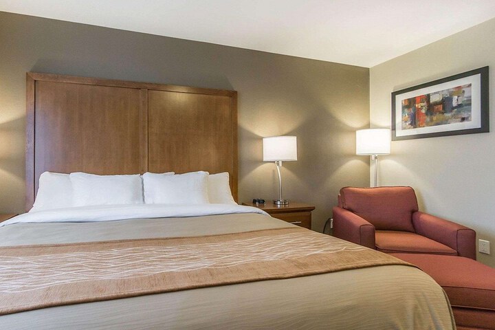 Comfort Inn & Suites Edmonton International Airport