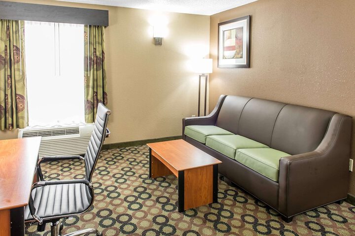 Room 13 of 30