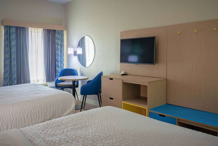 Days Inn & Suites by Wyndham Savannah North I-95