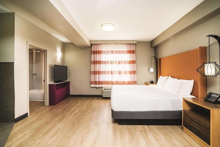 Room 13 of 40