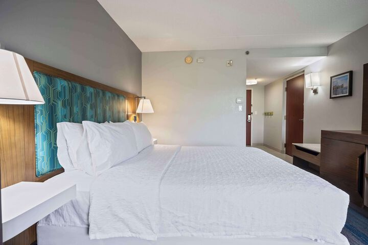 Room 32 of 79