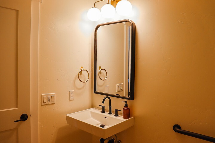 Room 12 of 25