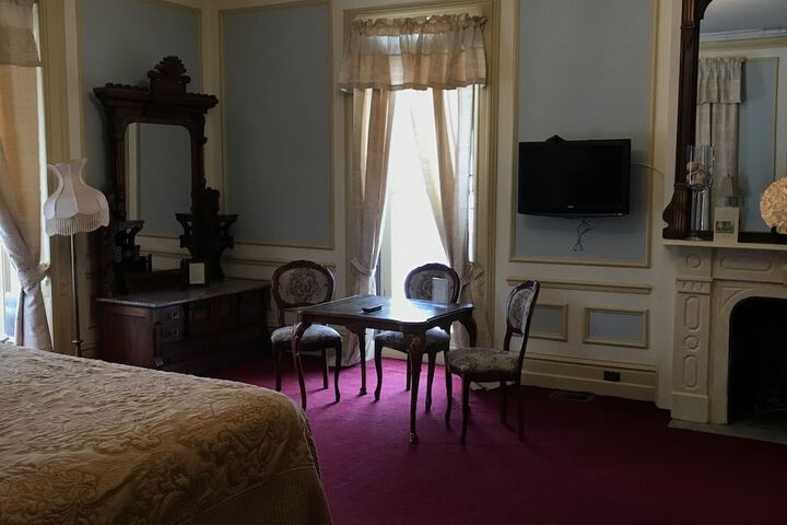 Room 36 of 94
