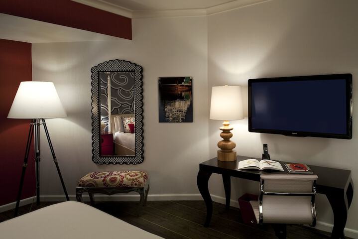 Room 24 of 60