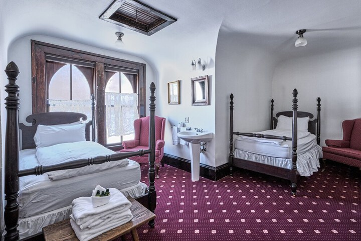 Room 21 of 49