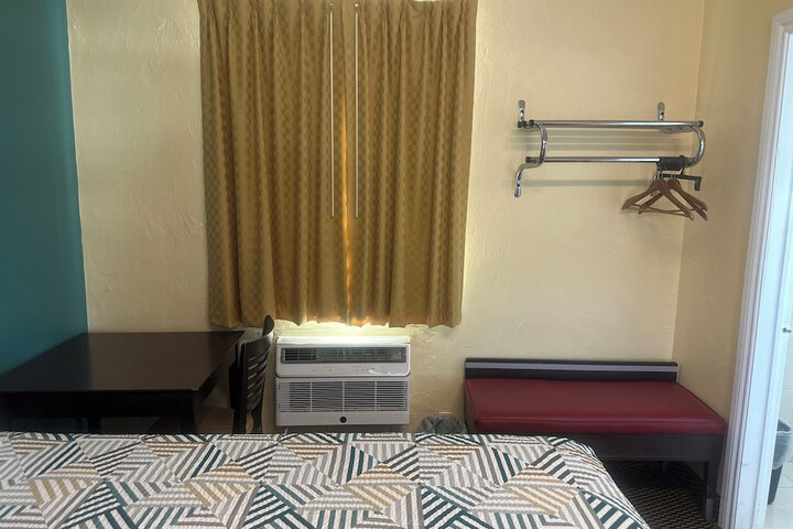 Tropical Palm Motel