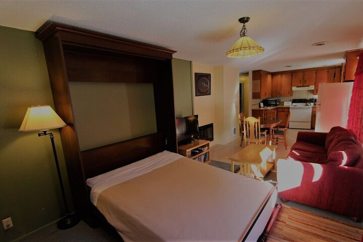 Alexanders Lodge