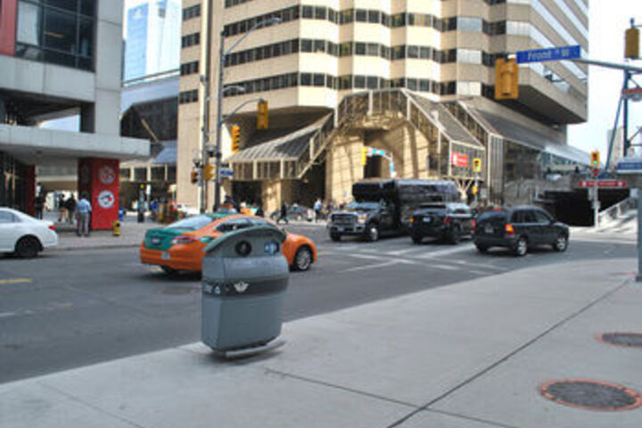 Livingsuites Toronto Front & John