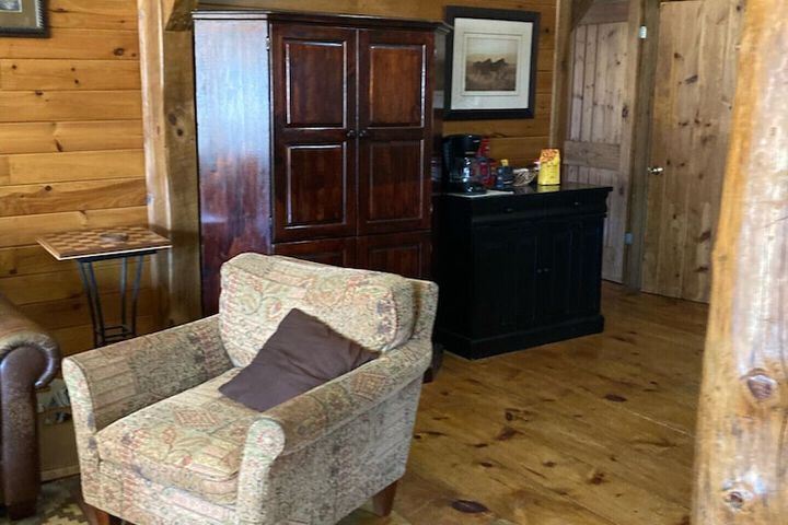 Room 10 of 14